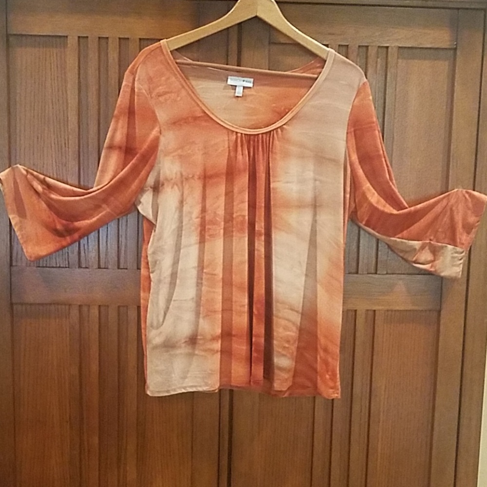 Adorable multi colored 3/4 sleeve